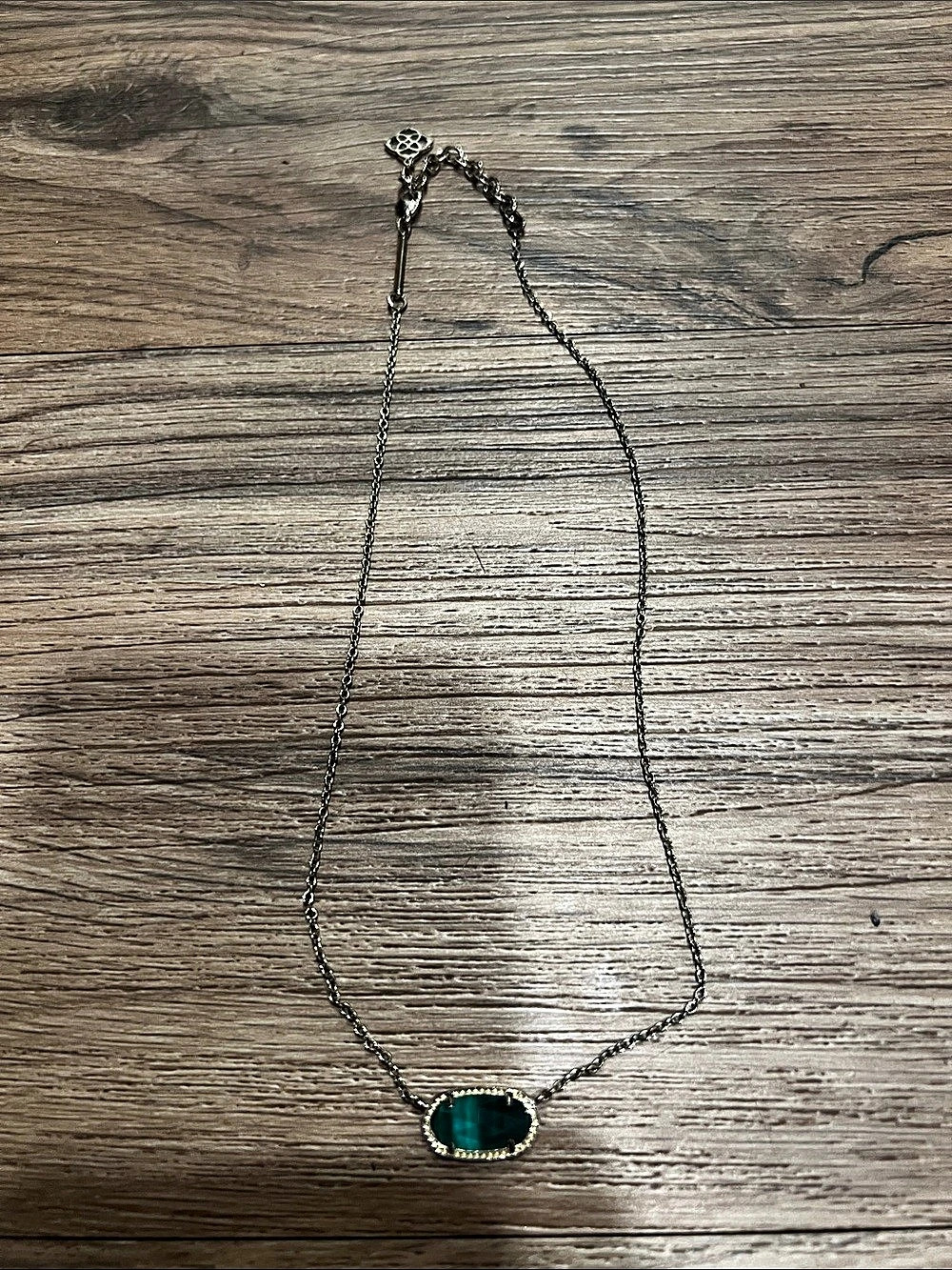 Kendra Scott Elisa Pendant Necklace in Gold and Emerald